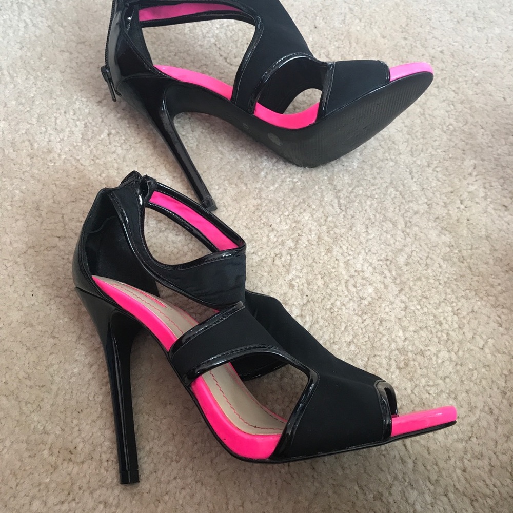 Labor Day💲BCBG Paris Hot Pink/Black shoe size 5.5